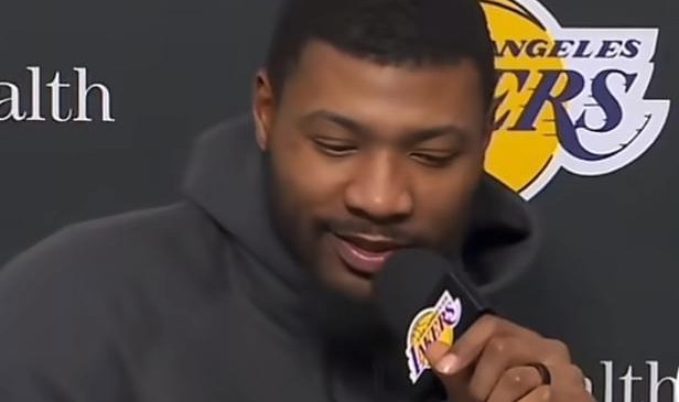 斯玛特：裁判不可能每个身体对抗都吹，所以我们得及时回防