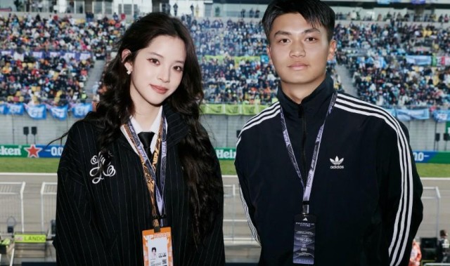 PG电子官方入口-蒯纪闻和杨希现场观看F1中国大奖赛，并与欧阳娜娜合照